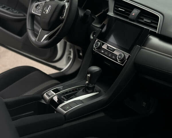 Хонда Цивик, объемом двигателя 1.5 л и пробегом 137 тыс. км за 15900 $, фото 8 на Automoto.ua