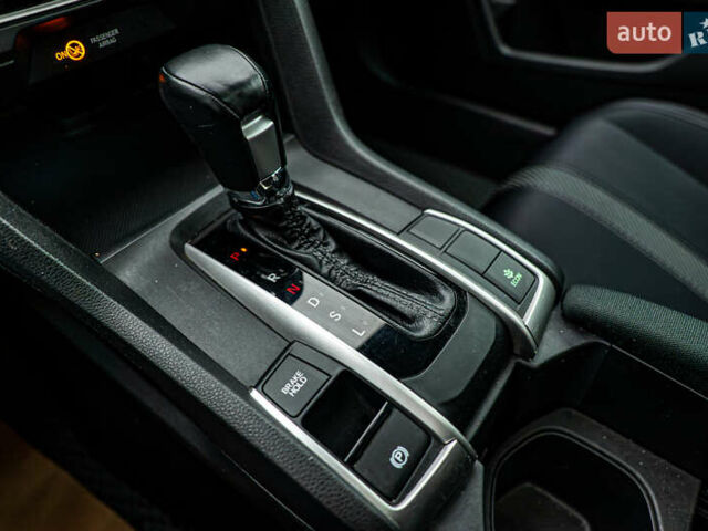 Хонда Цивик, объемом двигателя 1.6 л и пробегом 141 тыс. км за 15995 $, фото 17 на Automoto.ua