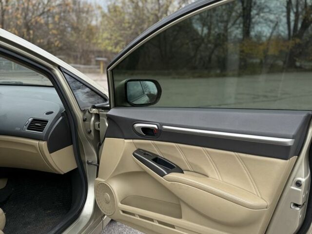 Желтый Хонда Цивик, объемом двигателя 1.8 л и пробегом 156 тыс. км за 6700 $, фото 18 на Automoto.ua