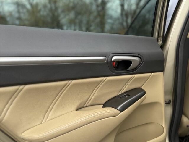 Желтый Хонда Цивик, объемом двигателя 1.8 л и пробегом 156 тыс. км за 6700 $, фото 9 на Automoto.ua