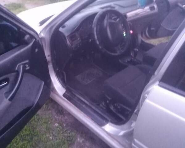 Серый Хонда Цивик, объемом двигателя 1.4 л и пробегом 300 тыс. км за 2800 $, фото 3 на Automoto.ua