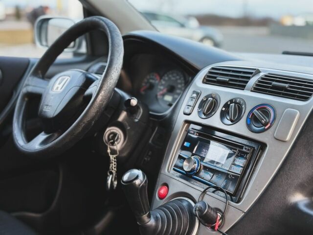 Серый Хонда Цивик, объемом двигателя 1.4 л и пробегом 267 тыс. км за 3200 $, фото 4 на Automoto.ua