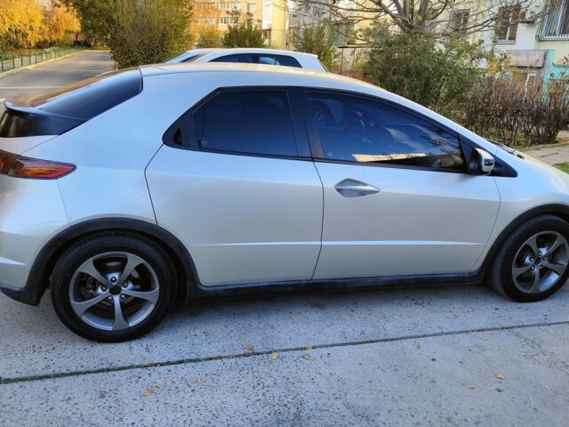 Серый Хонда Цивик, объемом двигателя 1.8 л и пробегом 322 тыс. км за 5400 $, фото 2 на Automoto.ua