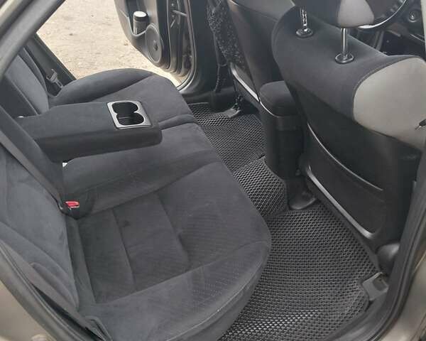 Серый Хонда Цивик, объемом двигателя 1.34 л и пробегом 245 тыс. км за 5200 $, фото 2 на Automoto.ua