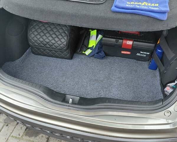 Серый Хонда Цивик, объемом двигателя 1.34 л и пробегом 245 тыс. км за 5200 $, фото 12 на Automoto.ua