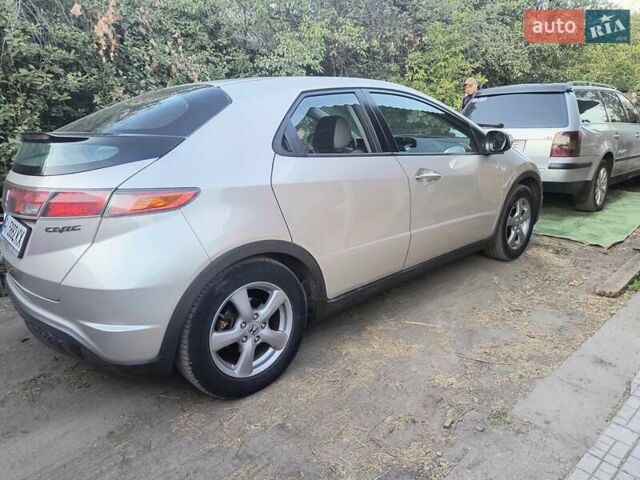 Серый Хонда Цивик, объемом двигателя 1.3 л и пробегом 330 тыс. км за 5500 $, фото 3 на Automoto.ua