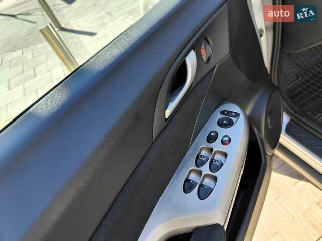 Серый Хонда Цивик, объемом двигателя 1.3 л и пробегом 268 тыс. км за 4990 $, фото 34 на Automoto.ua