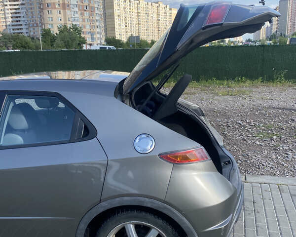 Серый Хонда Цивик, объемом двигателя 1.8 л и пробегом 285 тыс. км за 4800 $, фото 6 на Automoto.ua