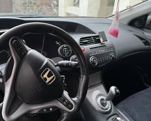 Серый Хонда Цивик, объемом двигателя 1.8 л и пробегом 160 тыс. км за 6500 $, фото 3 на Automoto.ua