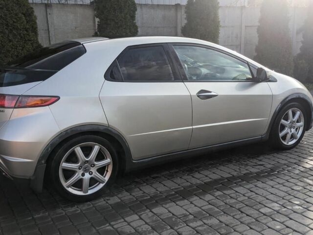 Серый Хонда Цивик, объемом двигателя 1.8 л и пробегом 269 тыс. км за 3072 $, фото 2 на Automoto.ua