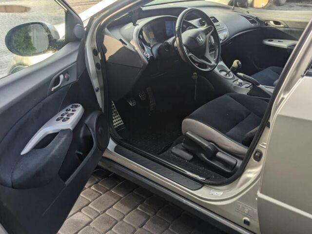 Серый Хонда Цивик, объемом двигателя 1.8 л и пробегом 269 тыс. км за 3072 $, фото 6 на Automoto.ua