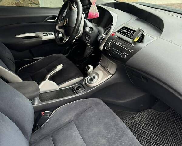 Серый Хонда Цивик, объемом двигателя 1.8 л и пробегом 160 тыс. км за 6500 $, фото 5 на Automoto.ua