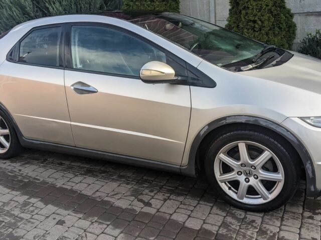 Серый Хонда Цивик, объемом двигателя 1.8 л и пробегом 269 тыс. км за 3072 $, фото 1 на Automoto.ua