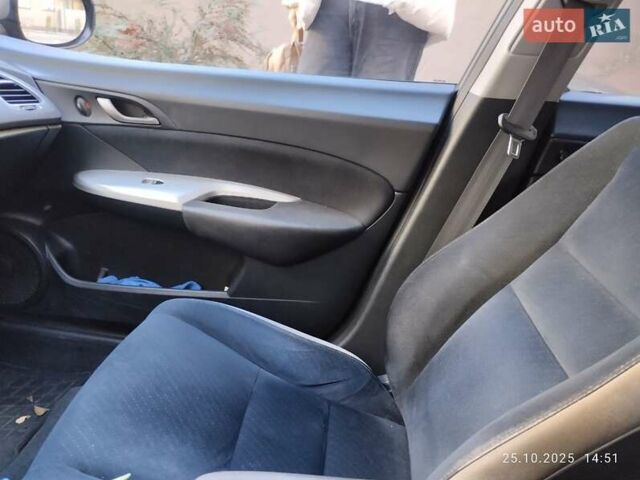 Серый Хонда Цивик, объемом двигателя 1.34 л и пробегом 245 тыс. км за 5500 $, фото 3 на Automoto.ua