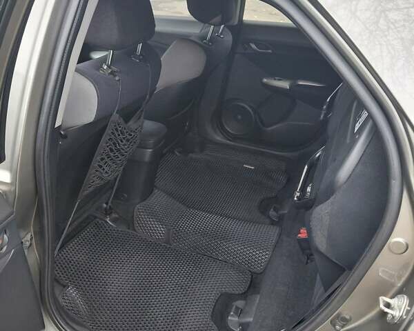 Серый Хонда Цивик, объемом двигателя 1.34 л и пробегом 245 тыс. км за 5200 $, фото 5 на Automoto.ua