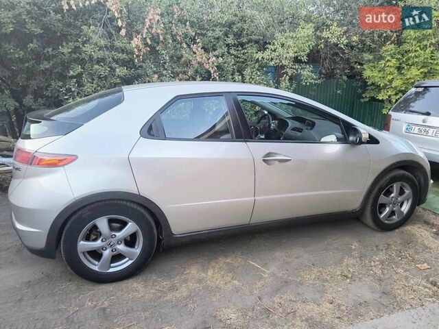 Серый Хонда Цивик, объемом двигателя 1.3 л и пробегом 330 тыс. км за 5500 $, фото 4 на Automoto.ua