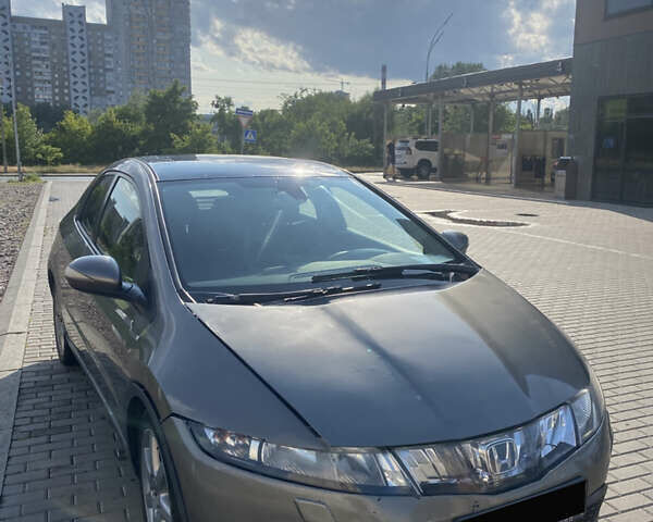 Серый Хонда Цивик, объемом двигателя 1.8 л и пробегом 285 тыс. км за 4800 $, фото 2 на Automoto.ua