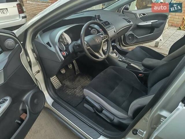 Серый Хонда Цивик, объемом двигателя 1.3 л и пробегом 330 тыс. км за 5500 $, фото 7 на Automoto.ua