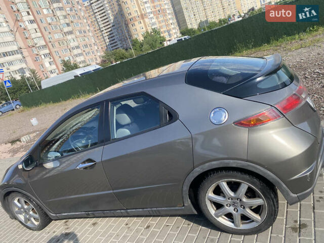 Серый Хонда Цивик, объемом двигателя 1.8 л и пробегом 285 тыс. км за 4800 $, фото 5 на Automoto.ua