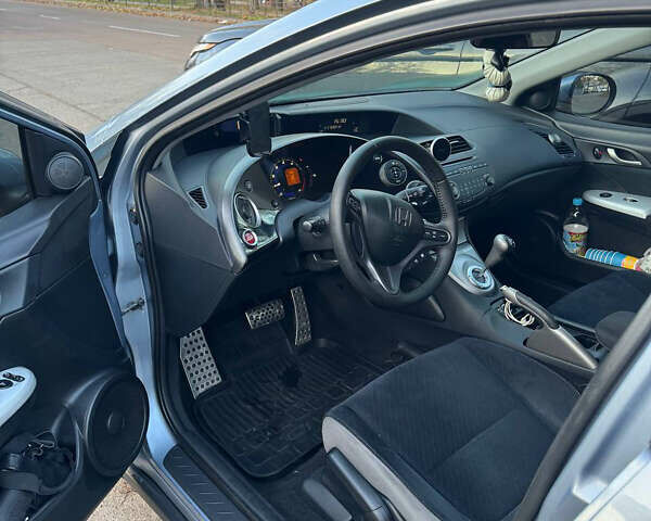 Серый Хонда Цивик, объемом двигателя 1.8 л и пробегом 282 тыс. км за 6300 $, фото 6 на Automoto.ua