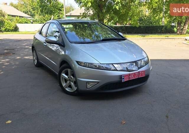 Серый Хонда Цивик, объемом двигателя 1.8 л и пробегом 207 тыс. км за 6100 $, фото 2 на Automoto.ua