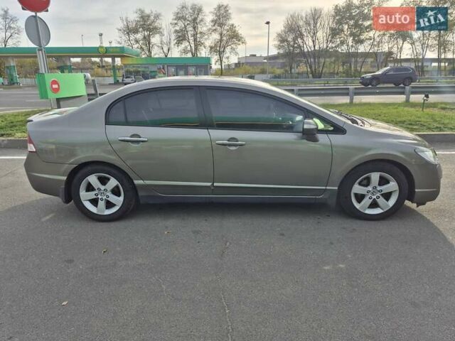 Серый Хонда Цивик, объемом двигателя 1.8 л и пробегом 181 тыс. км за 5200 $, фото 3 на Automoto.ua