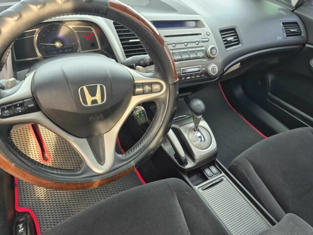 Серый Хонда Цивик, объемом двигателя 1.8 л и пробегом 181 тыс. км за 5200 $, фото 9 на Automoto.ua