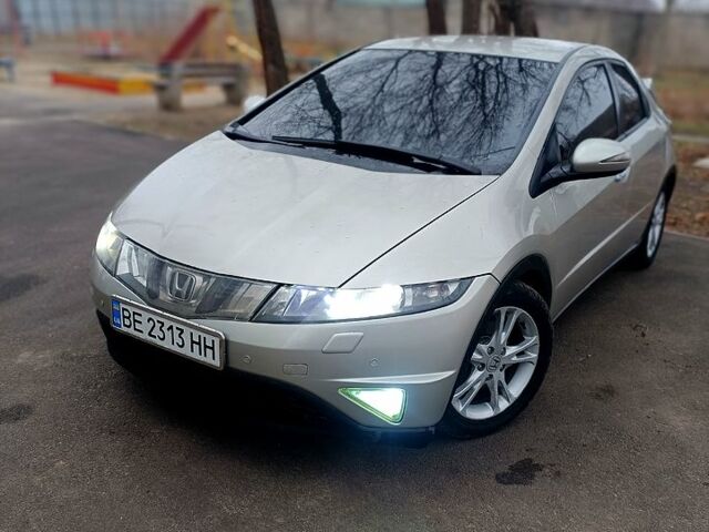 Серый Хонда Цивик, объемом двигателя 1.8 л и пробегом 328 тыс. км за 5500 $, фото 5 на Automoto.ua