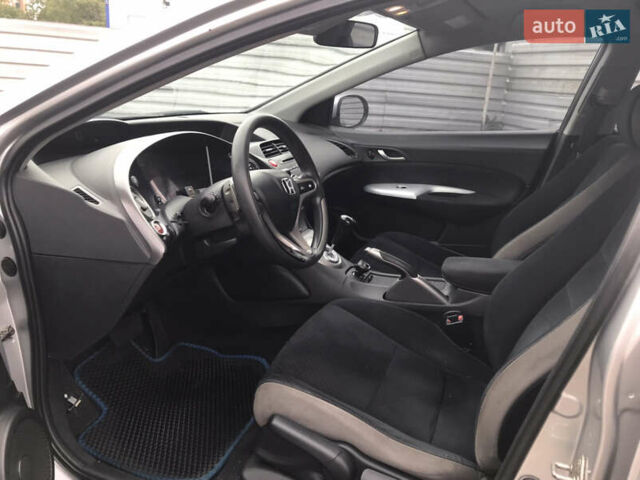 Серый Хонда Цивик, объемом двигателя 1.4 л и пробегом 206 тыс. км за 3899 $, фото 17 на Automoto.ua