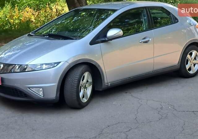 Серый Хонда Цивик, объемом двигателя 1.8 л и пробегом 207 тыс. км за 6100 $, фото 23 на Automoto.ua
