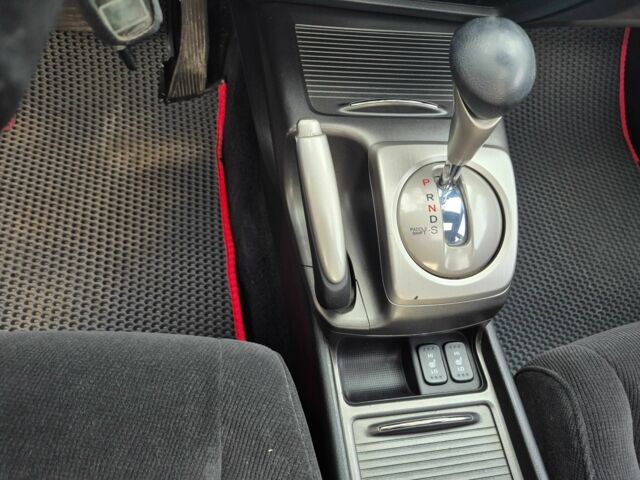 Серый Хонда Цивик, объемом двигателя 1.8 л и пробегом 181 тыс. км за 5200 $, фото 12 на Automoto.ua