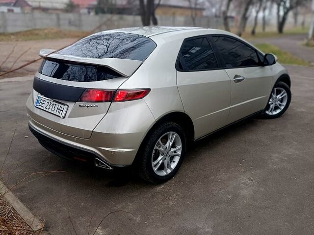 Серый Хонда Цивик, объемом двигателя 1.8 л и пробегом 328 тыс. км за 5500 $, фото 2 на Automoto.ua