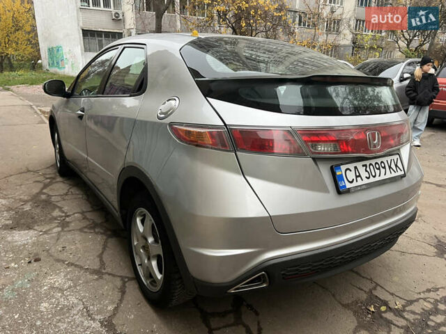 Серый Хонда Цивик, объемом двигателя 1.8 л и пробегом 250 тыс. км за 5400 $, фото 3 на Automoto.ua