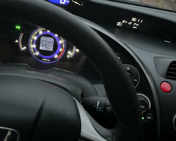 Серый Хонда Цивик, объемом двигателя 1.8 л и пробегом 240 тыс. км за 5500 $, фото 6 на Automoto.ua