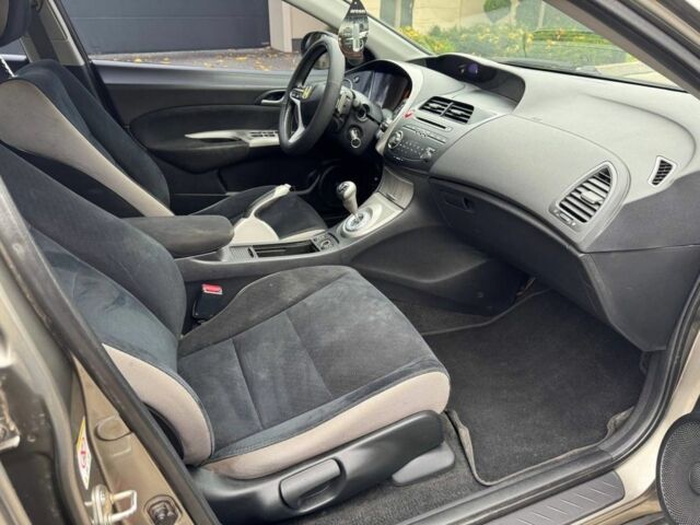 Серый Хонда Цивик, объемом двигателя 1.8 л и пробегом 250 тыс. км за 3200 $, фото 14 на Automoto.ua