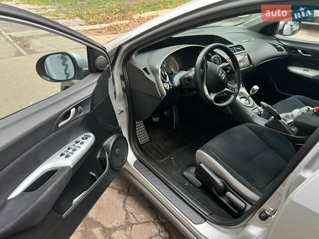 Серый Хонда Цивик, объемом двигателя 1.8 л и пробегом 250 тыс. км за 5400 $, фото 4 на Automoto.ua