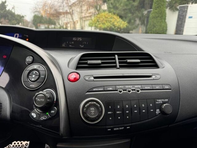 Серый Хонда Цивик, объемом двигателя 1.8 л и пробегом 250 тыс. км за 3200 $, фото 12 на Automoto.ua