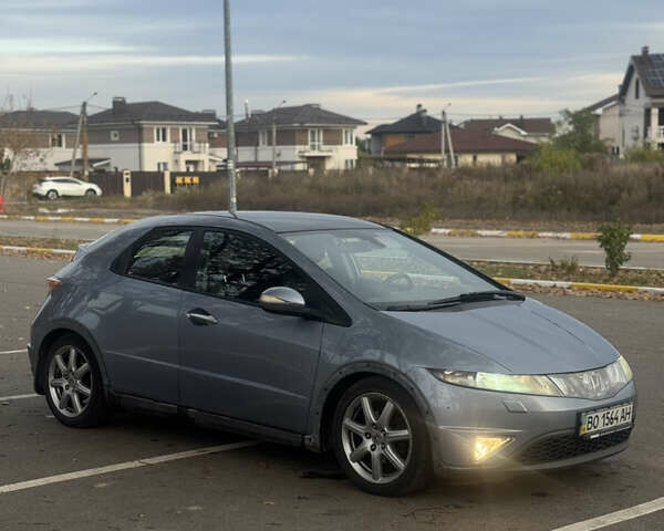 Серый Хонда Цивик, объемом двигателя 1.8 л и пробегом 306 тыс. км за 5400 $, фото 1 на Automoto.ua