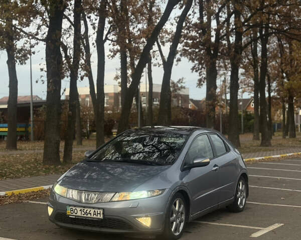 Серый Хонда Цивик, объемом двигателя 1.8 л и пробегом 306 тыс. км за 5400 $, фото 4 на Automoto.ua