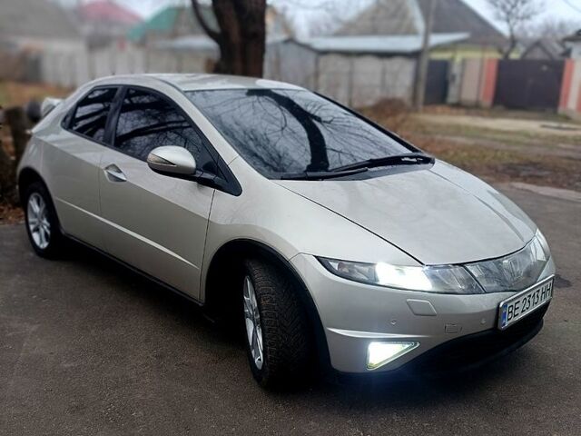 Серый Хонда Цивик, объемом двигателя 1.8 л и пробегом 328 тыс. км за 5500 $, фото 1 на Automoto.ua