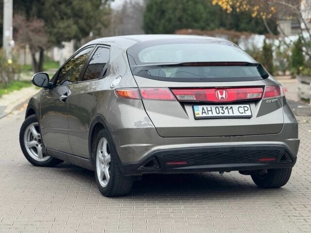 Серый Хонда Цивик, объемом двигателя 1.8 л и пробегом 250 тыс. км за 3200 $, фото 4 на Automoto.ua