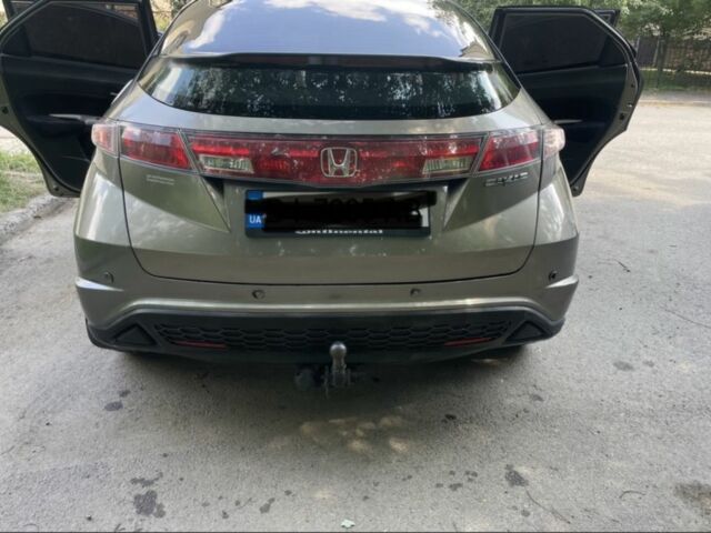 Серый Хонда Цивик, объемом двигателя 1.8 л и пробегом 170 тыс. км за 6600 $, фото 3 на Automoto.ua