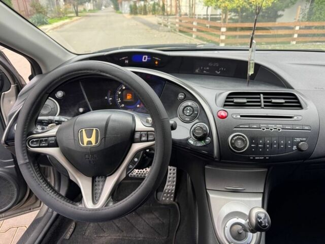 Серый Хонда Цивик, объемом двигателя 1.8 л и пробегом 250 тыс. км за 3200 $, фото 10 на Automoto.ua