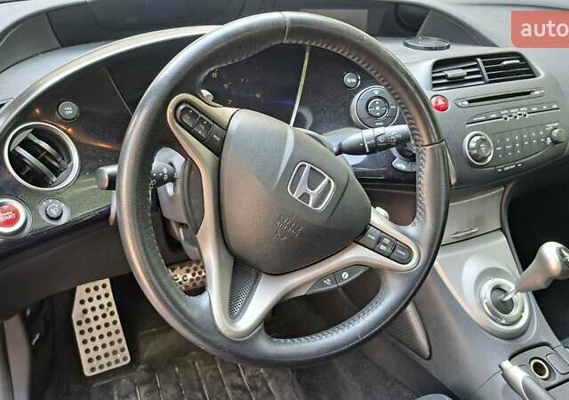 Серый Хонда Цивик, объемом двигателя 1.8 л и пробегом 207 тыс. км за 6100 $, фото 27 на Automoto.ua
