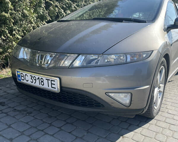 Серый Хонда Цивик, объемом двигателя 1.8 л и пробегом 214 тыс. км за 5000 $, фото 2 на Automoto.ua