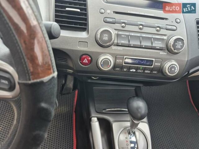 Серый Хонда Цивик, объемом двигателя 1.8 л и пробегом 181 тыс. км за 5200 $, фото 12 на Automoto.ua