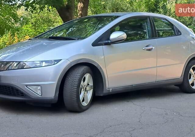 Серый Хонда Цивик, объемом двигателя 1.8 л и пробегом 207 тыс. км за 6100 $, фото 22 на Automoto.ua