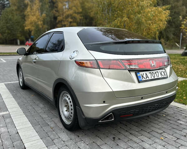 Серый Хонда Цивик, объемом двигателя 1.8 л и пробегом 217 тыс. км за 6200 $, фото 4 на Automoto.ua