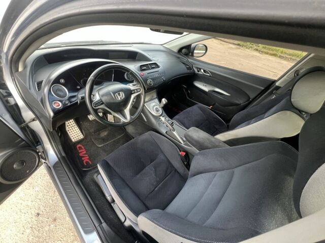 Серый Хонда Цивик, объемом двигателя 1.8 л и пробегом 211 тыс. км за 4600 $, фото 12 на Automoto.ua