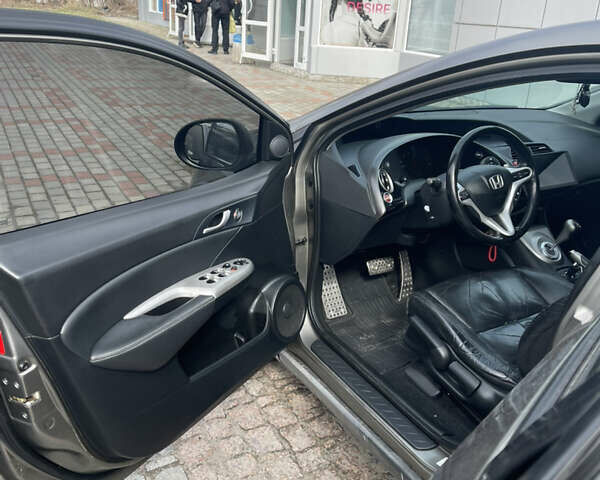 Сірий Хонда Сівік, об'ємом двигуна 1.8 л та пробігом 203 тис. км за 8500 $, фото 5 на Automoto.ua